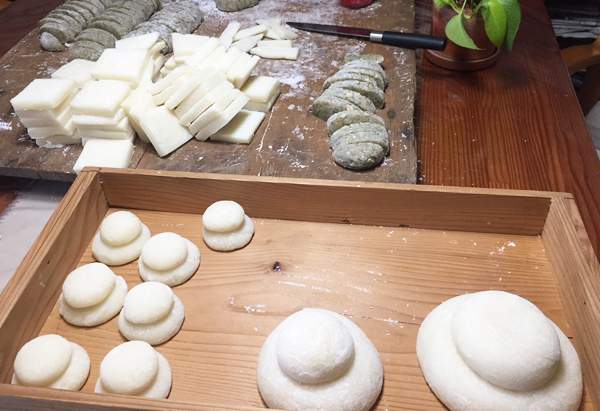 preparazione di mochi