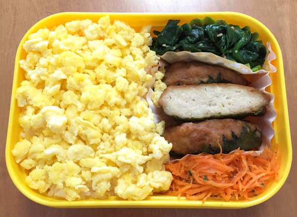 bento con soboro di uovo sul riso