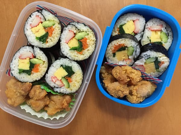 bento con norimaki e pollo fritto