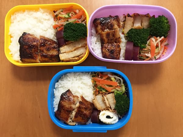 bento con riso e pietanze