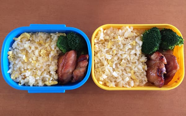 bento con riso saltato e pietanze