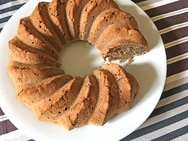 ciambella con mela, uvetta e grano saraceno