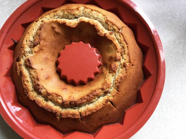 Ciambella con mela e uvetta senza glutine