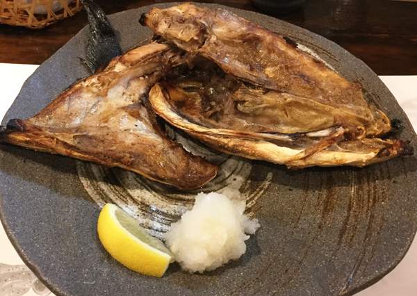 pesce grigliata con daikon oroshi