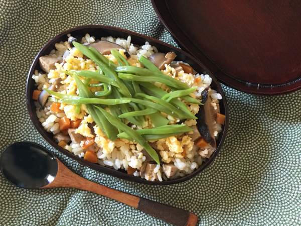 Bento con gomokuzushi