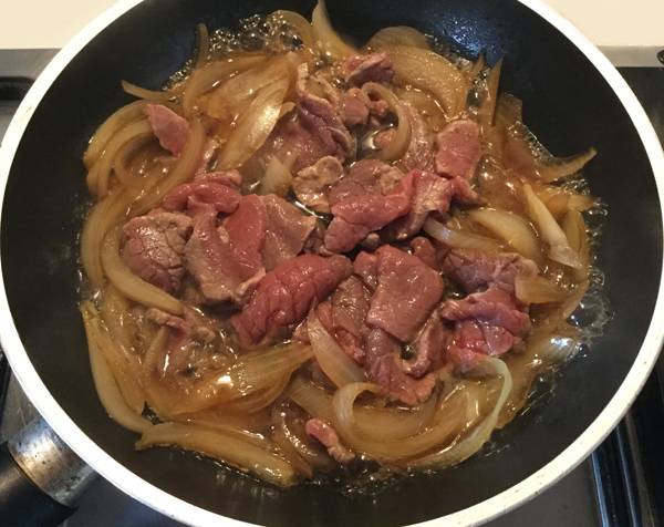 ricetta di riso con brasato di manzo (gyu-don)