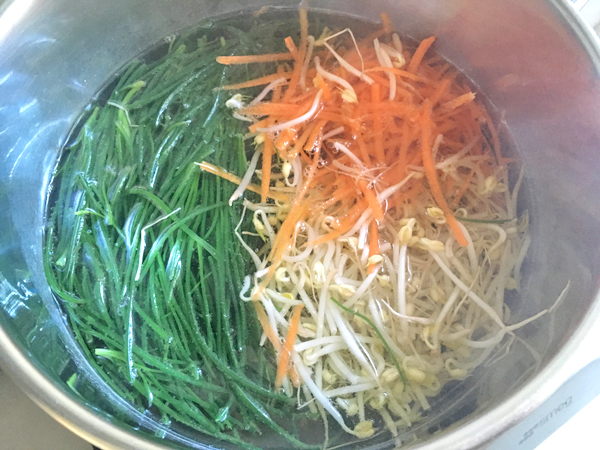 Insalata di agretti all'olio di sesamo e zenzero