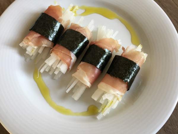 Involtini di prosciutto crudo con daikon