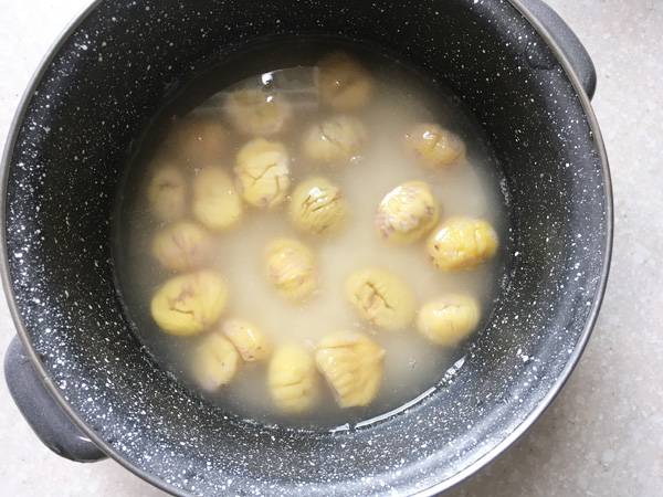 Riso bollito con le castagne (Kurigohan)