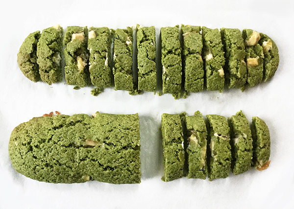 Biscotti al matcha con cioccolato bianco