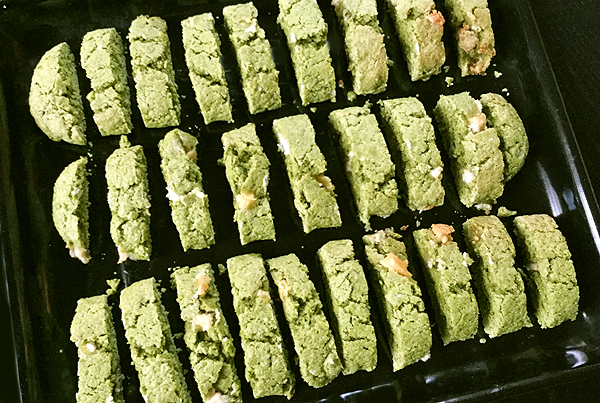 Biscotti al matcha con cioccolato bianco