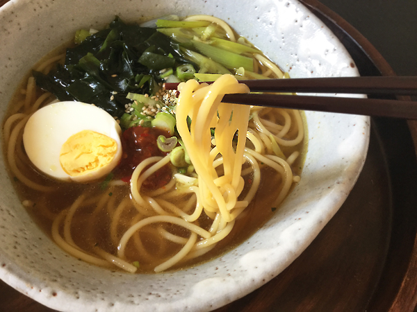 ramen fatto con spaghetti