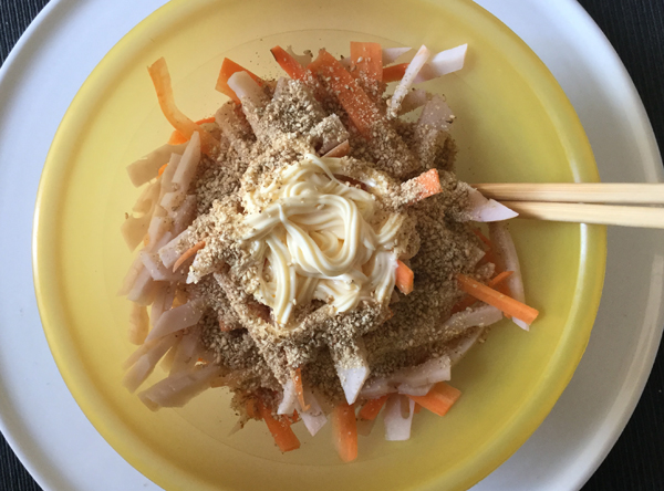 Insalata con radice di loto e carota