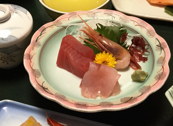 Un piatto di sashimi