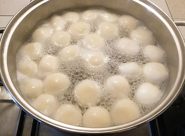 preparazione di shiratama dango