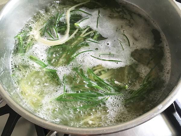 Spaghetti agli agretti con la salsa di umebohi