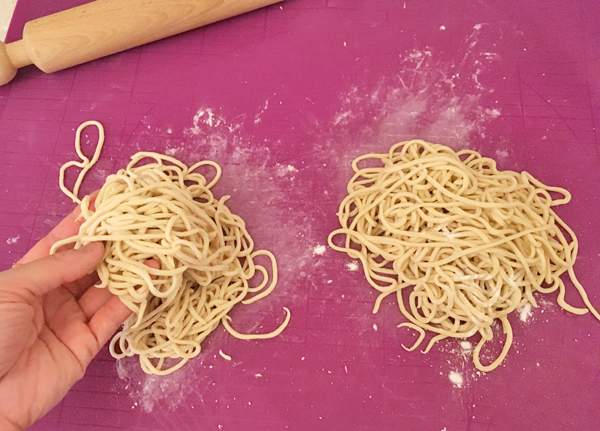 Preparazione di tagliolini chukamen in casa