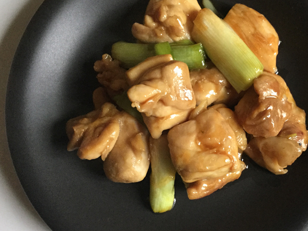 pollo e porro saltati alla salsa teriyaki