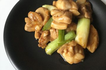 pollo e porro saltati alla salsa teriyaki