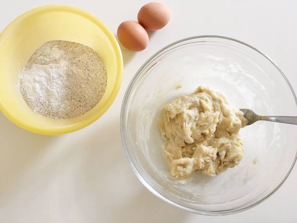 torta di banana con farina di grano saraceno