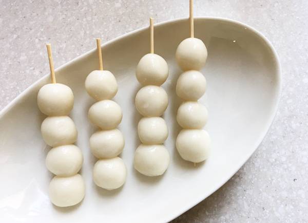 preparazione di yaki dango