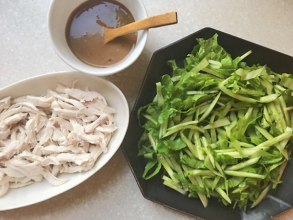 insalata di pollo con salsa di sesamo banbanji