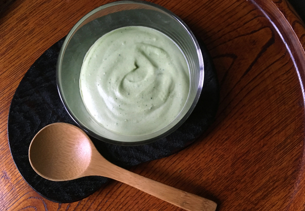 Cheesecake al matcha in bicchiere
