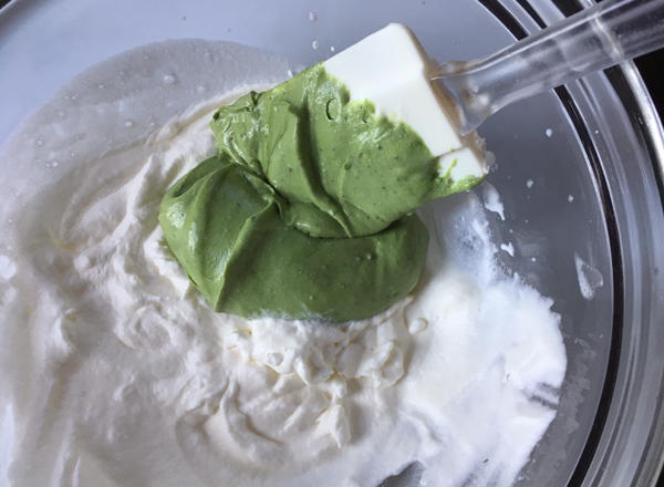 Cheesecake al matcha in bicchiere