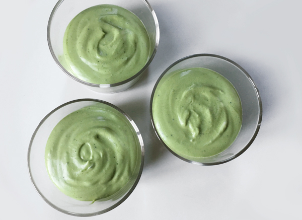 Cheesecake al matcha in bicchiere
