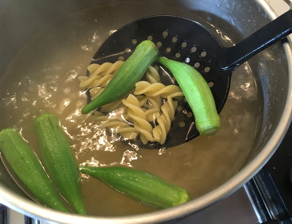 fusilli con tonno e okra