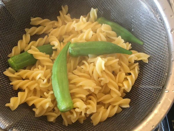 fusilli con tonno e okra