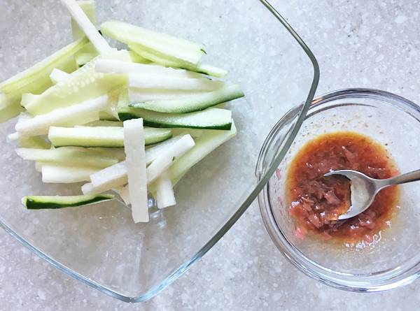 insalata di igname cinese e cetrioli alla salsa di ume