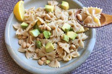 farfalle con avocado e natto al limone