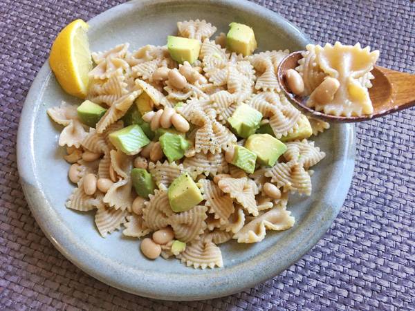 farfalle con avocado e natto al limone