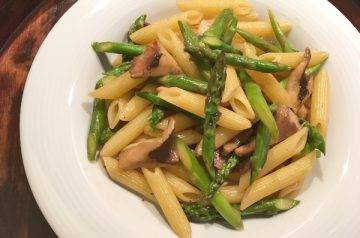 penne-con-funghi-eryngii-asparagi-salsa-di-ostrica