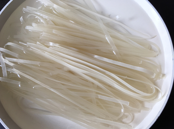 Tagliatelle di riso in brodo alla vietnamita