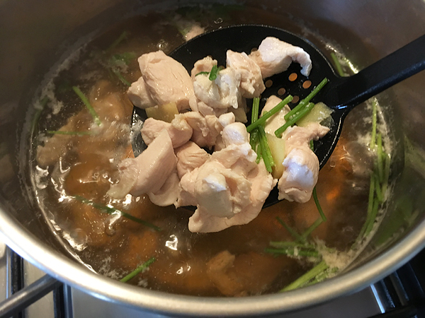 Tagliatelle di riso in brodo alla vietnamita