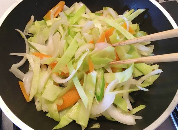 tagliolini ramen con verdure saltate