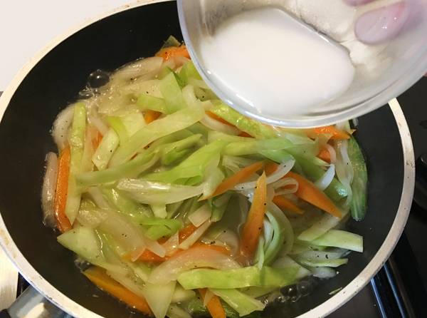 tagliolini ramen con verdure saltate