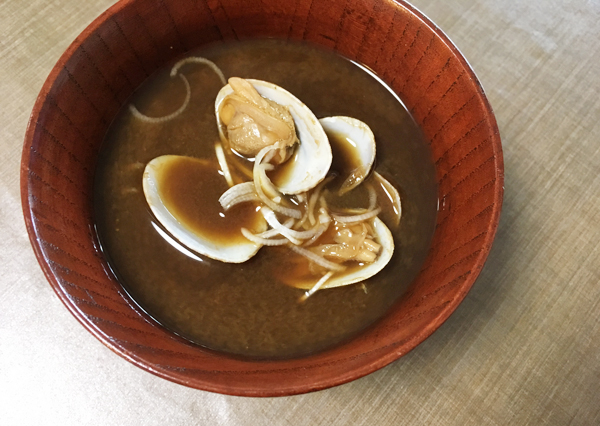 Zuppa di miso con vongole