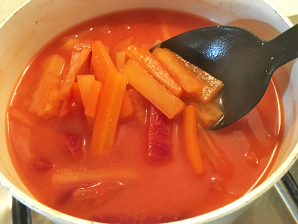 zuppa di miso con rapa rossa