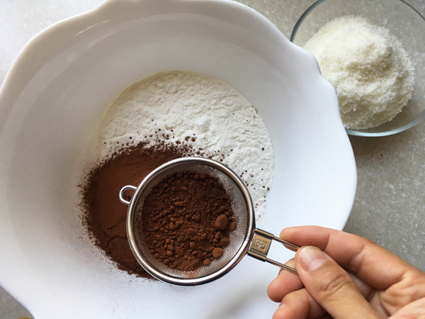 Torta al cacao con farina di riso e cocco