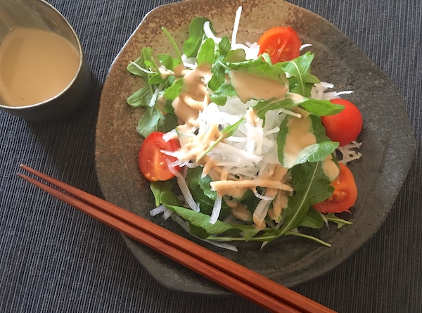 insalata di daikon e rucola alla salsa di sesamo