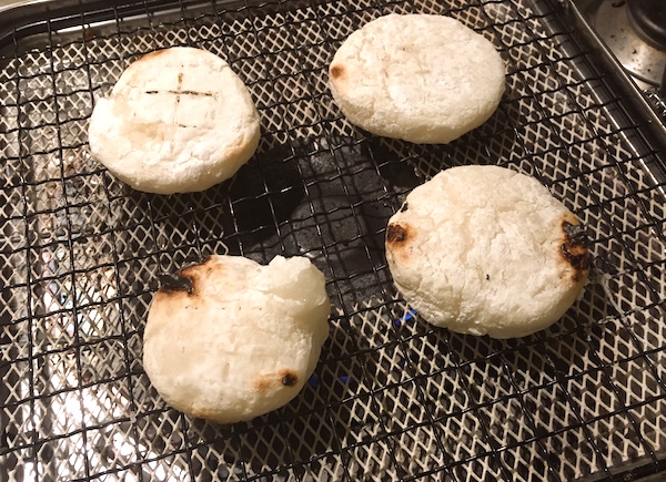 Mochi in brodo con pollo (Zouni)