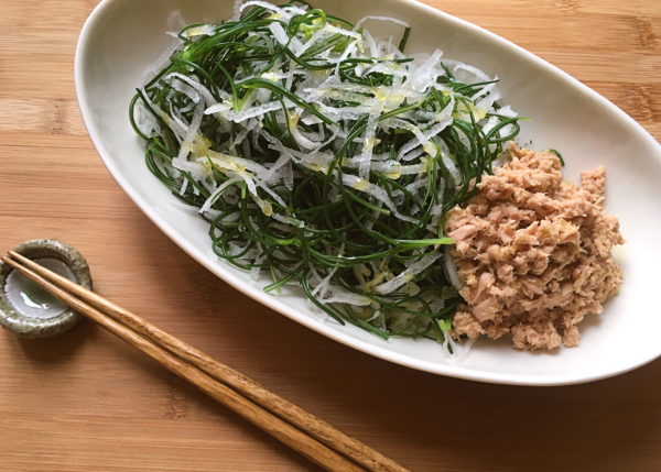 insalata di agretti e daikon con tonno