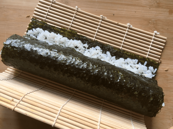 come fare il rotolino di sushi