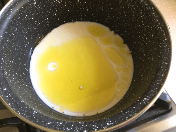 Pane al formaggio con semi di sesamo nero