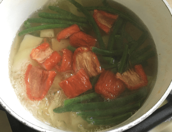 Zuppa di miso con pomodori secchi