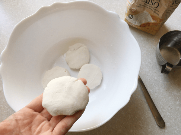 cracker con farina di riso arrostiti alla salsa di soia