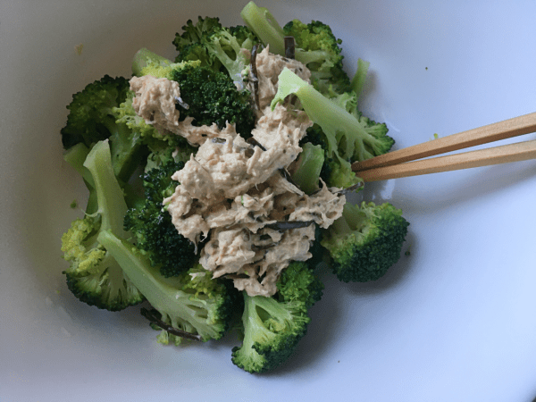 Broccoli con tonno e shiokombu